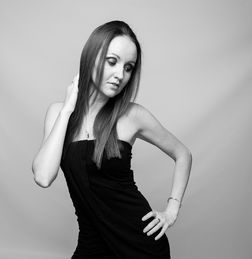 打造女性魅力的高级软装品牌—女装的选择与搭配指南