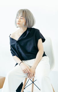 坚果品牌穿搭女微胖，时尚不设限，展现独特魅力